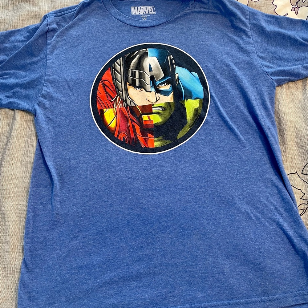 Men’s Marvel tee. Large